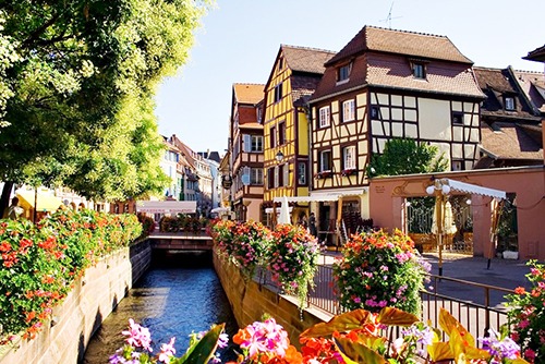 Beeldige stadje met vakwerkhuizen